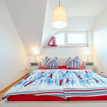 Reetdachhaus Mit Sauna Und Boddenblick - D 128.036a Vieregge