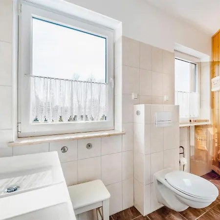 Reetdachhaus Mit Sauna Und Boddenblick - D 128.036a